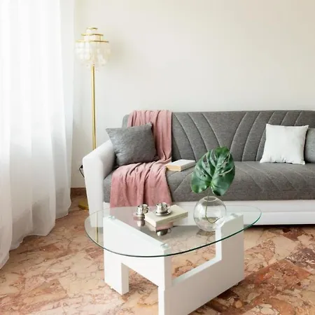 Altido Great 2br Apt With Parking In Country Комо