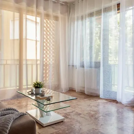 Altido Great 2br Apt With Parking In Country * Комо