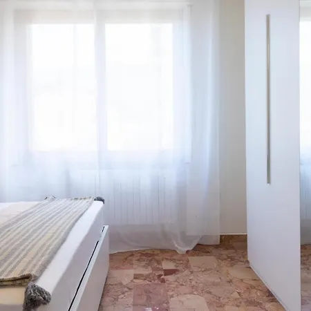 Апартаменты Altido Great 2br Apt With Parking In Country Комо