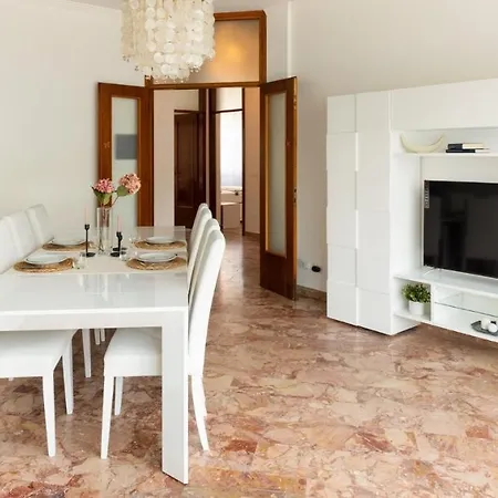 Altido Great 2br Apt With Parking In Country Como