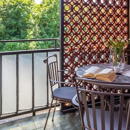 Lejlighed Altido Great 2br Apt With Parking In Country Como